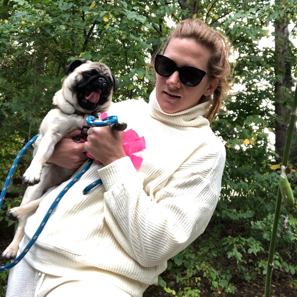 Meet your Posher, Laura - Picture 1 of 1